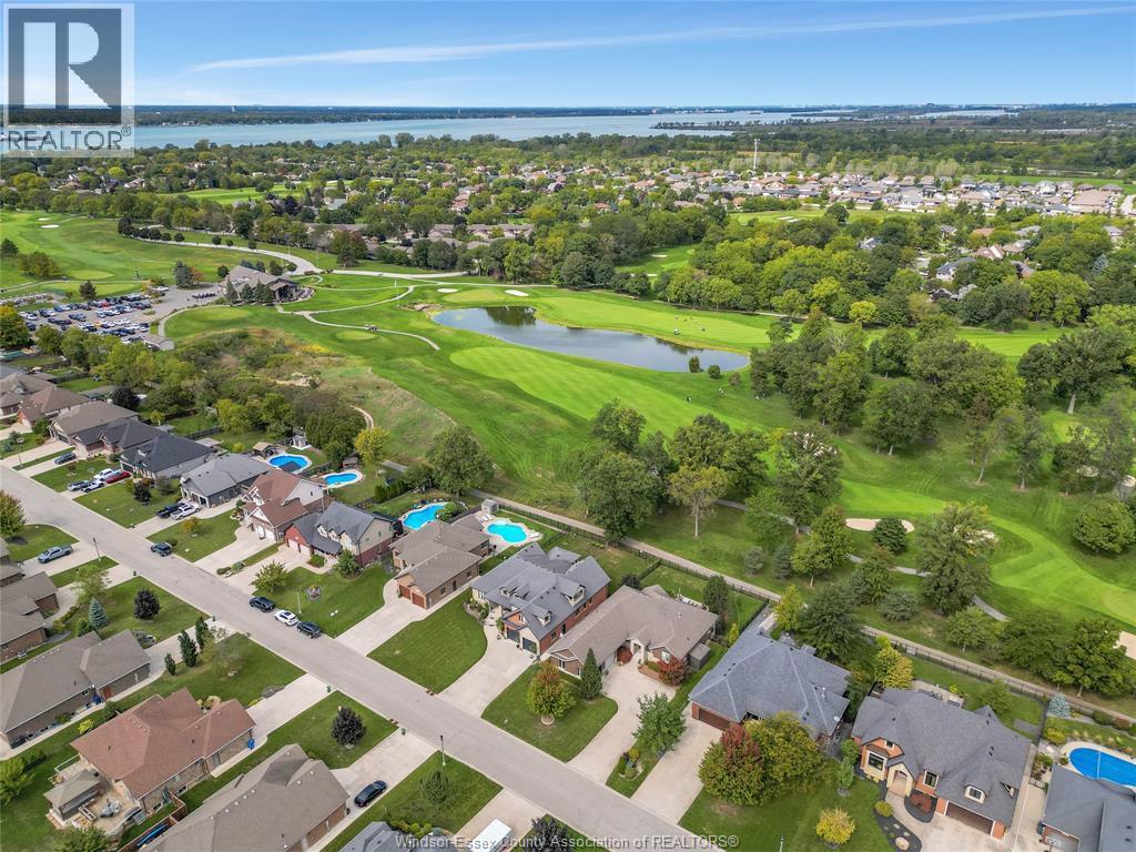 5-bedroom Single Family at 44 Hilton Court, Amherstburg — photograph 3