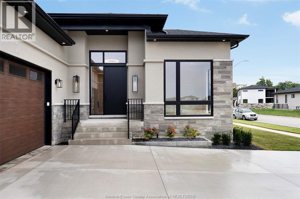 5-bedroom Single Family at 2 Pebble Beach Court, Leamington — photograph 3