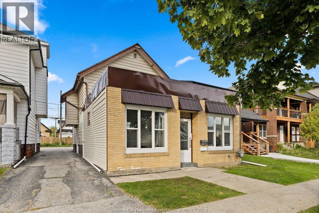 Single Family — 1537 Howard, Windsor, Ontario