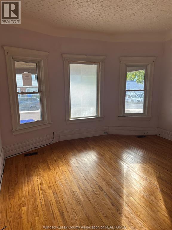 2-bedroom Single Family at 547 Pierre Avenue, Windsor — photograph 2