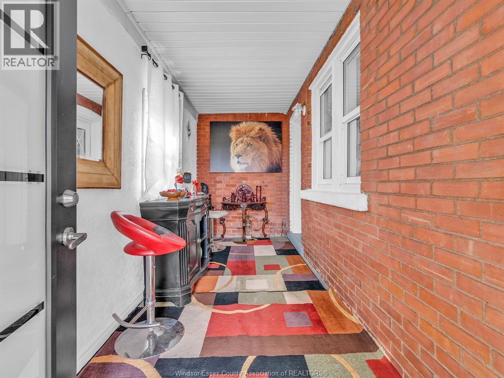 4-bedroom Single Family at 909 Mersea Road 10, Leamington — photograph 3