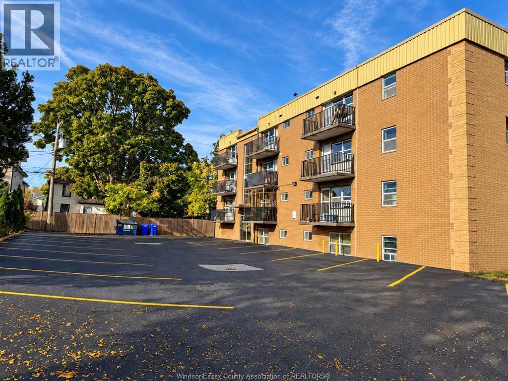 Single Family — 2035 University Avenue, Windsor, Ontario