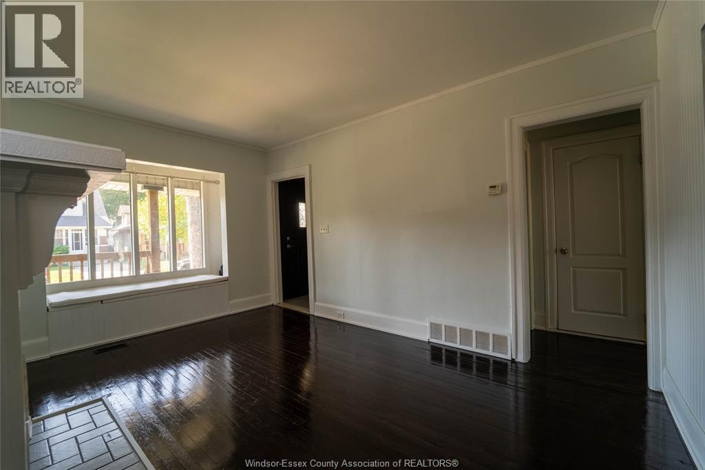3-bedroom Single Family at 966 Curry Avenue, Windsor — photograph 3