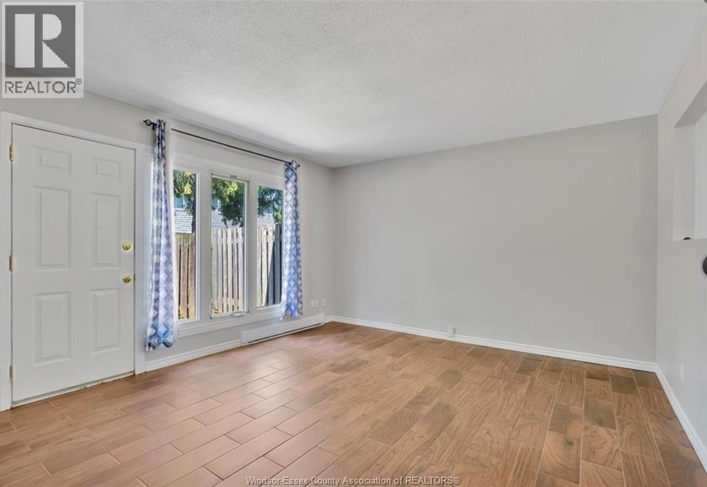 3-bedroom Single Family at 6732 Roseville Garden Drive, Windsor — photograph 3