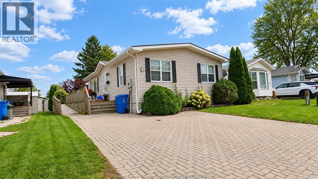 2-bedroom Single Family at 62 Malden Hill Drive, Amherstburg — primary photograph