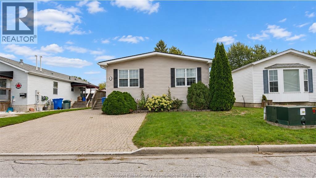 2-bedroom Single Family at 62 Malden Hill Drive, Amherstburg — photograph 2