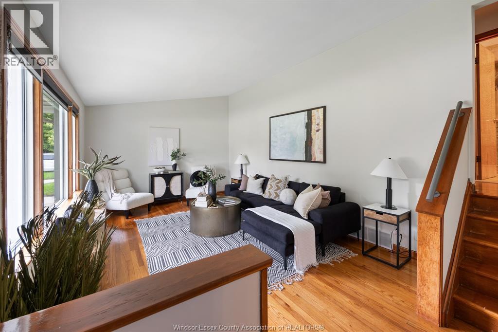 2-bedroom Single Family at 1109 Parkview Avenue, Windsor — photograph 3