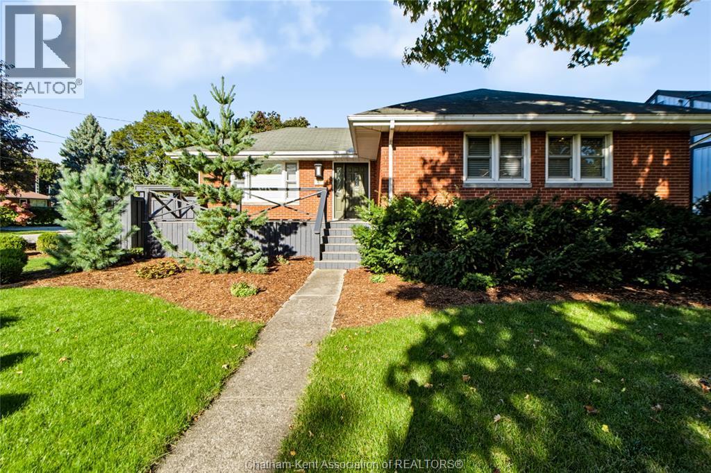 3-bedroom Single Family at 81 Devon Road, Chatham — photograph 2