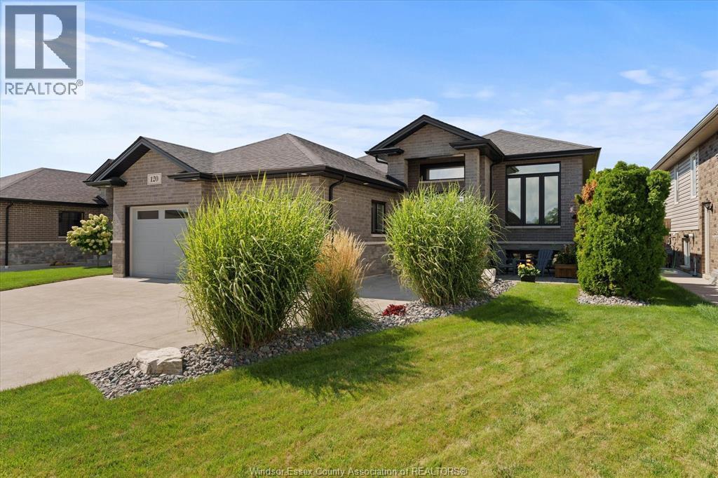 4-bedroom Single Family at 120 Golfview Drive, Kingsville — photograph 2
