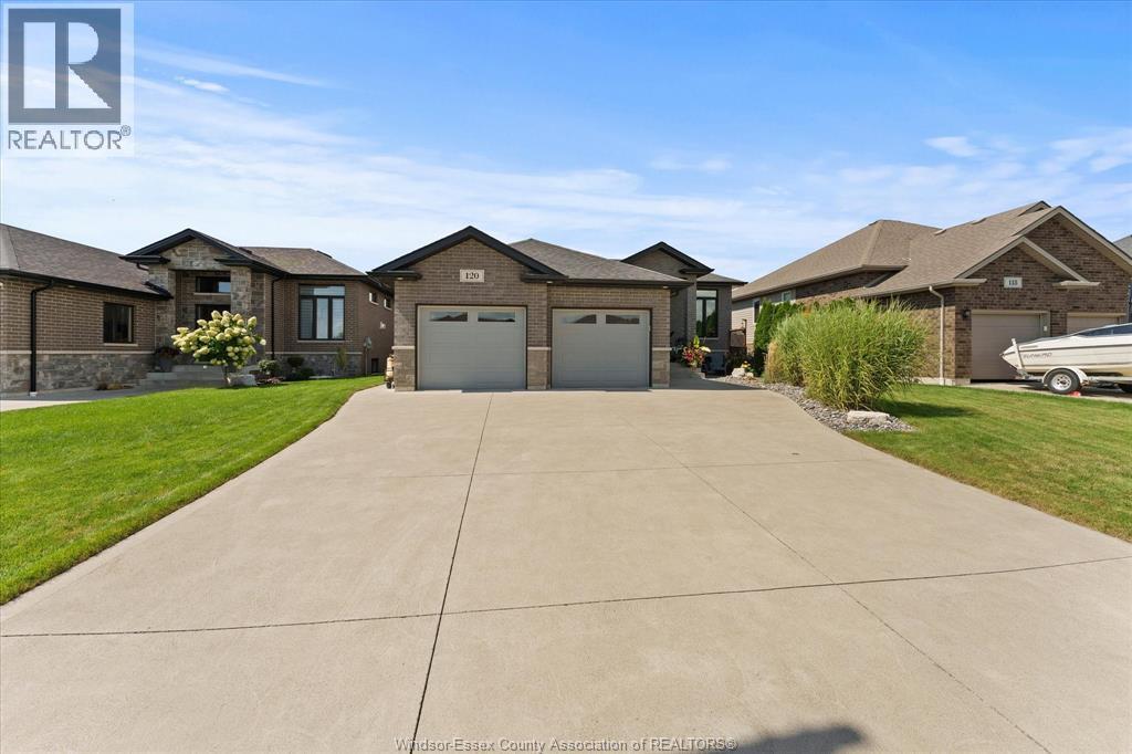 4-bedroom Single Family at 120 Golfview Drive, Kingsville — photograph 3