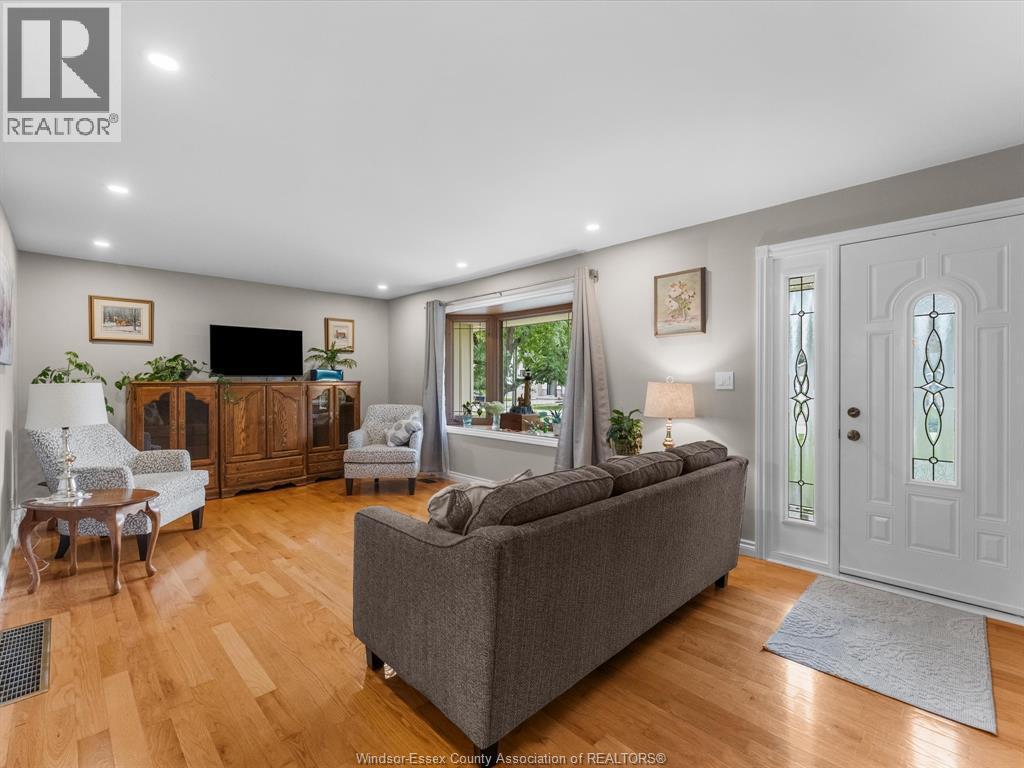 3-bedroom Single Family at 124 Allison Avenue, Essex — photograph 2