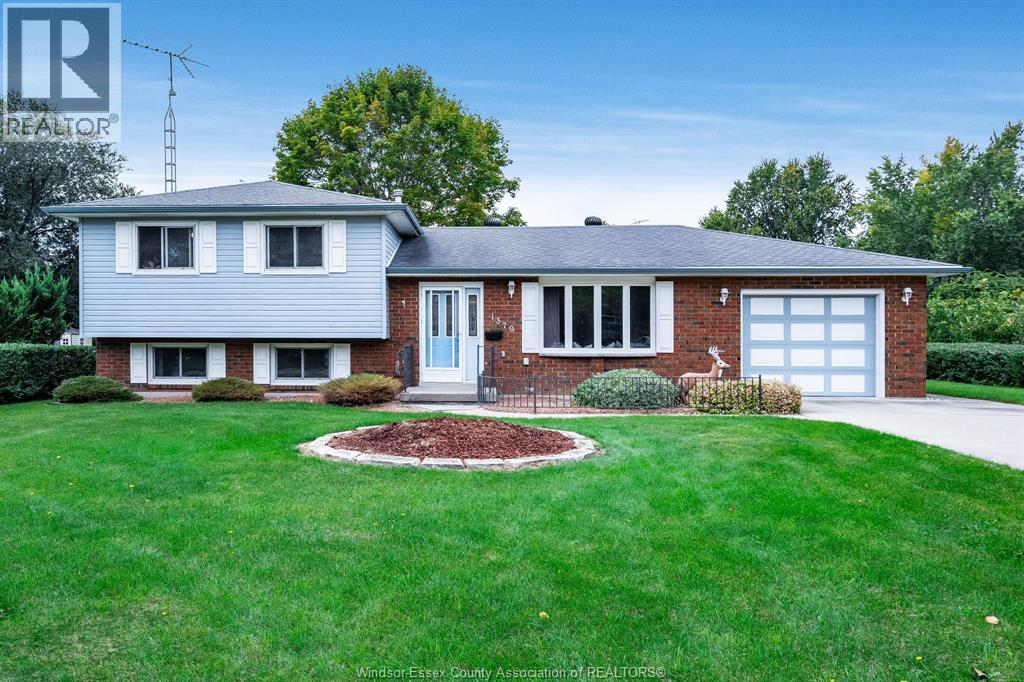 Single Family — 1379 Oxford Ave, Kingsville, Ontario