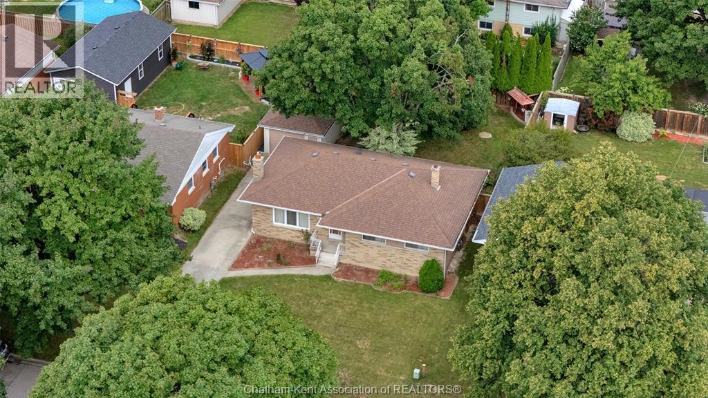 3-bedroom Single Family at 126 Partridge Crescent, Chatham — photograph 3