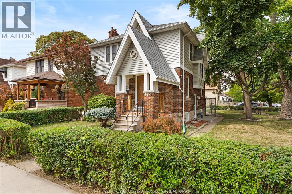 3-bedroom Single Family at 192 Shepherd Street, Windsor — photograph 2