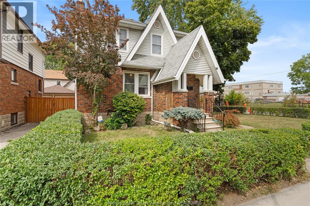 3-bedroom Single Family at 192 Shepherd Street, Windsor — photograph 3