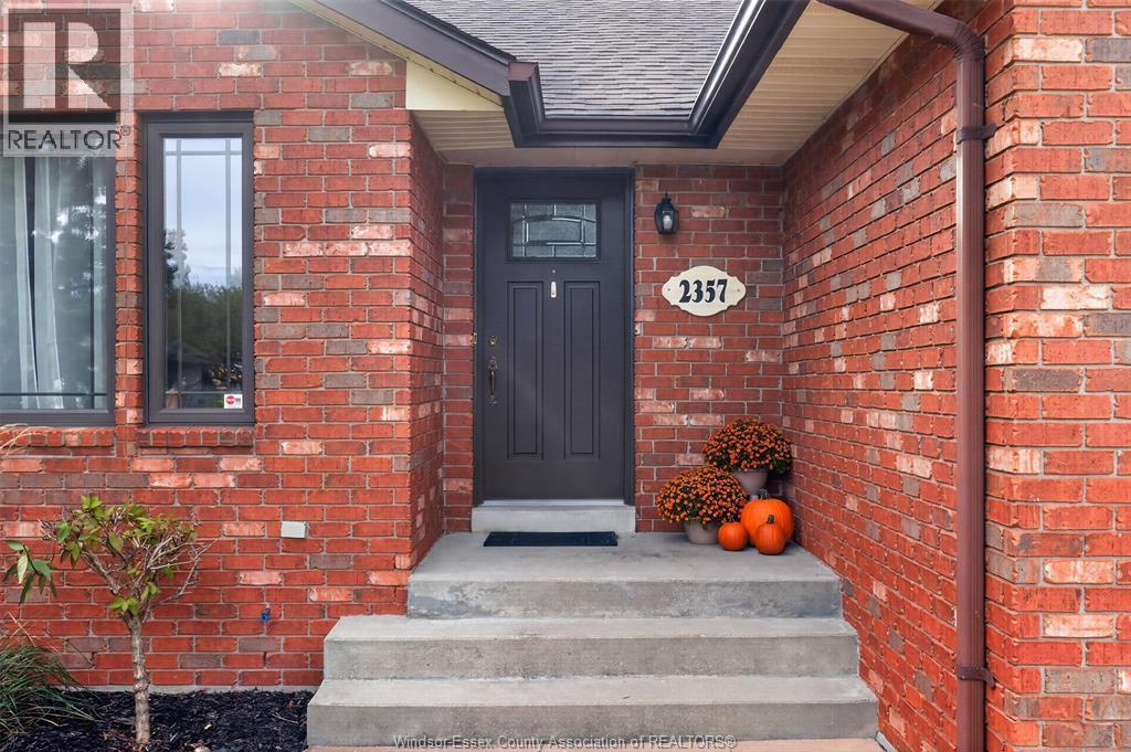 3-bedroom Single Family at 2357 Docherty Drive, Tecumseh — photograph 3