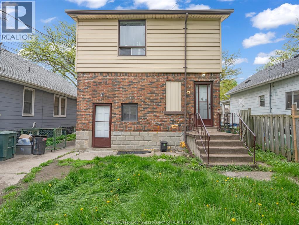 2-bedroom Single Family at 2241 Mercer #UPPER, Windsor — photograph 3
