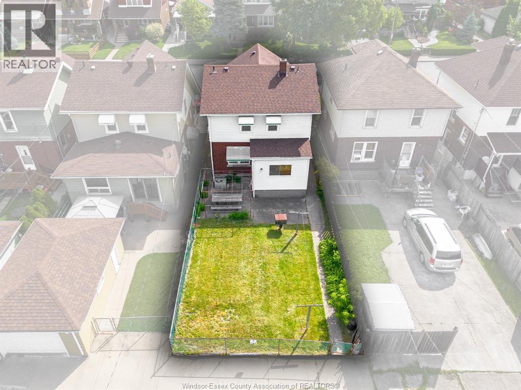 3-bedroom Single Family at 1165 Marentette, Windsor — photograph 3