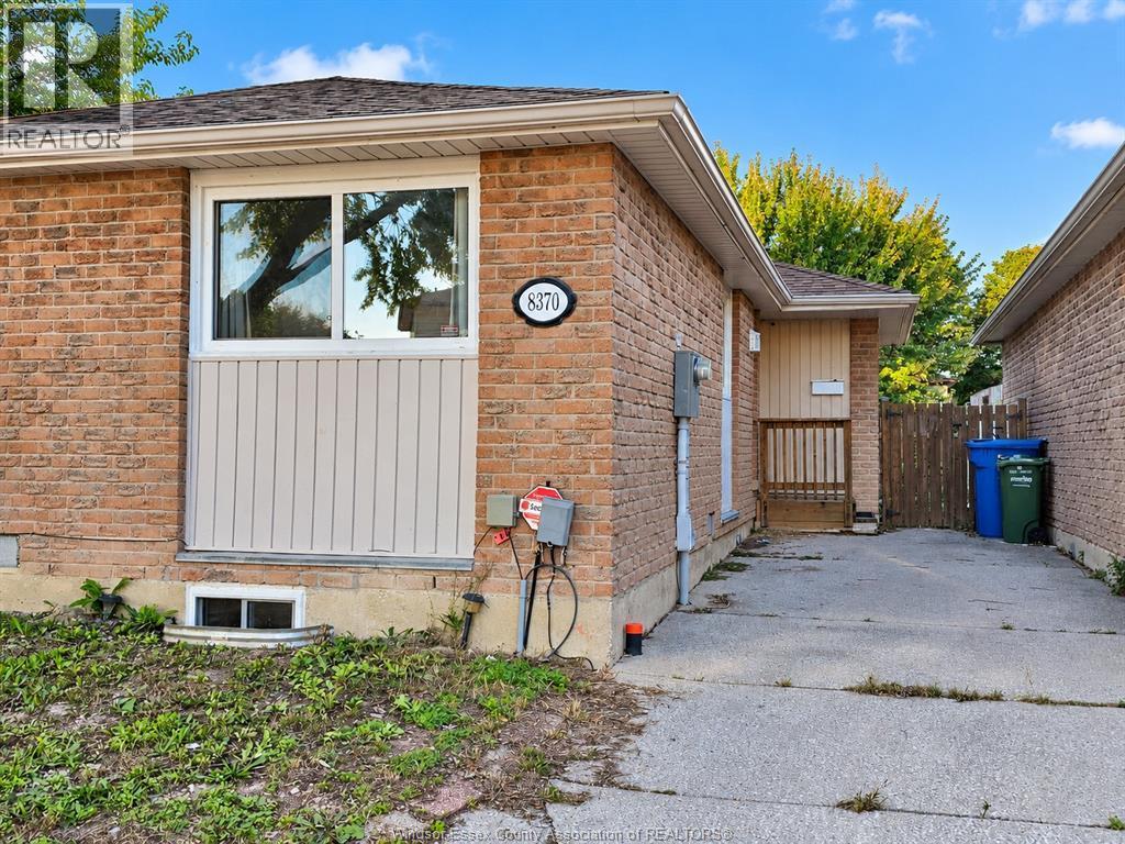 3-bedroom Single Family at 8370 Gregory, Windsor — photograph 2