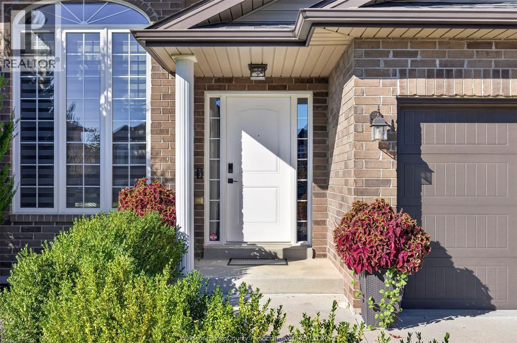 3-bedroom Single Family at 1049 Thunderbay, Windsor — photograph 3
