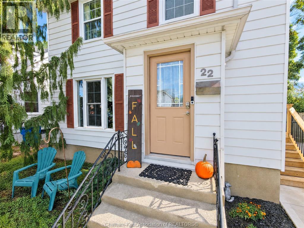 3-bedroom Single Family at 22 Dovercourt Street, Chatham — photograph 2