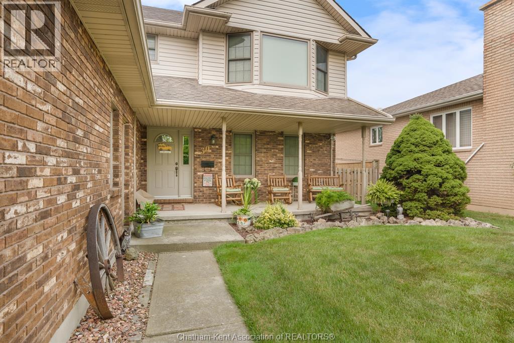 3-bedroom Single Family at 30 Orangewood Boulevard, Chatham — photograph 3