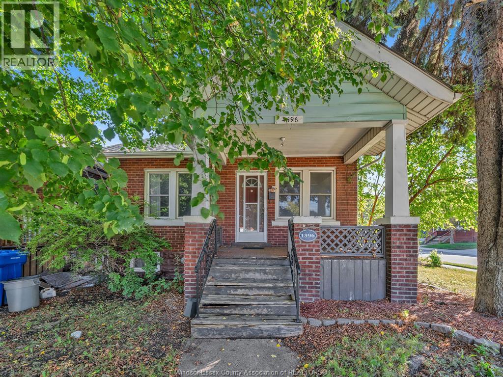 3-bedroom Single Family at 1396 Moy Avenue, Windsor — photograph 2