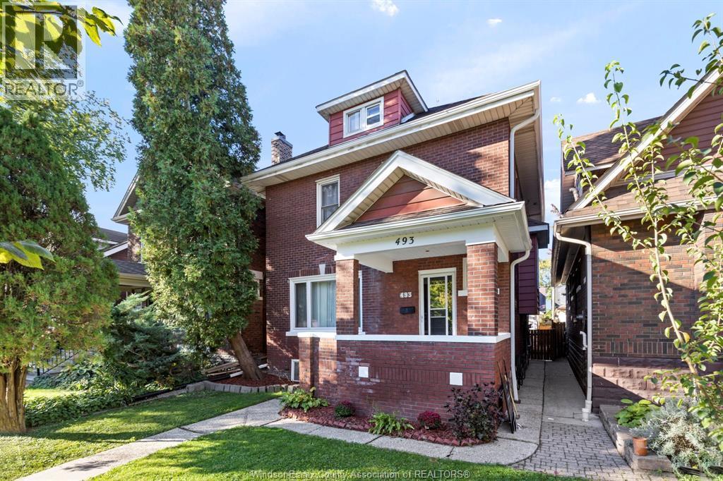 4-bedroom Single Family at 493 Moy Avenue, Windsor — photograph 2