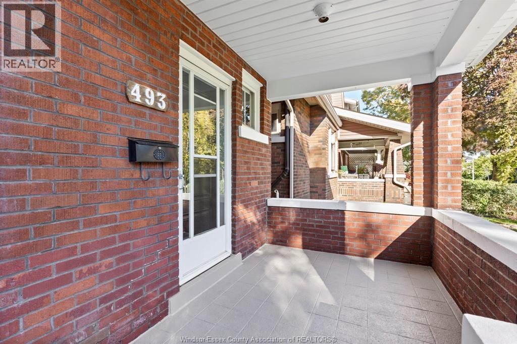 4-bedroom Single Family at 493 Moy Avenue, Windsor — photograph 3
