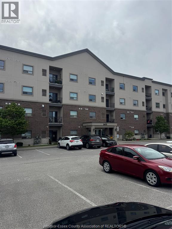 Single Family — 8475 Wyandotte Street, Windsor, Ontario