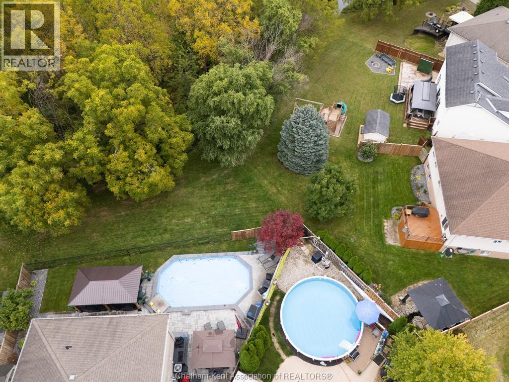 3-bedroom Single Family at 20 Goldenrod Court, Chatham — photograph 3