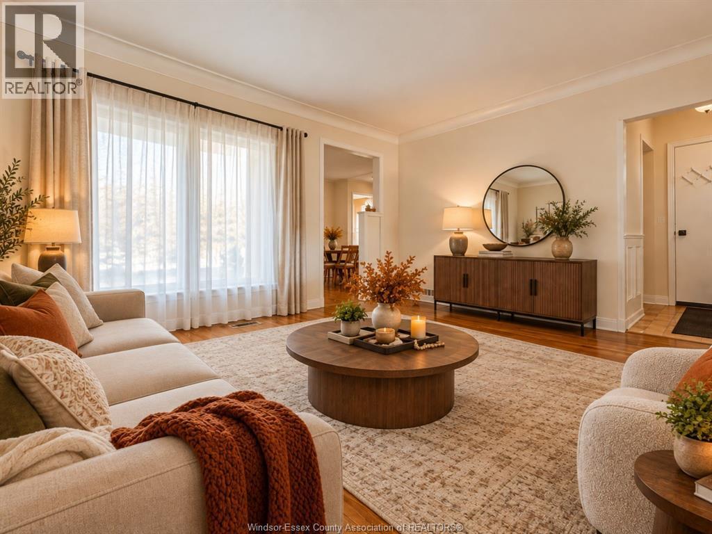 4-bedroom Single Family at 3800 Rosemount Avenue, Windsor — photograph 3