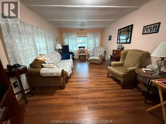 3-bedroom Single Family at 24 Sutton Court, Chatham — photograph 3