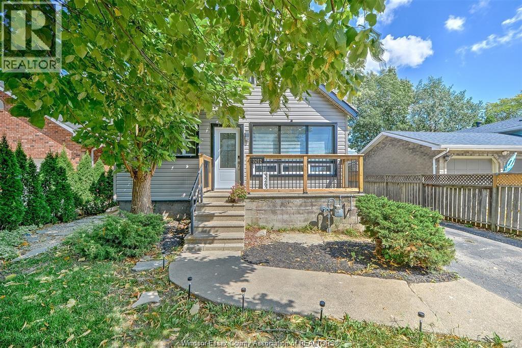 3-bedroom Single Family at 3262 Clemenceau, Windsor — photograph 2