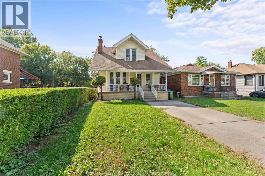 4-bedroom Single Family at 535 Randolph Avenue, Windsor — photograph 3