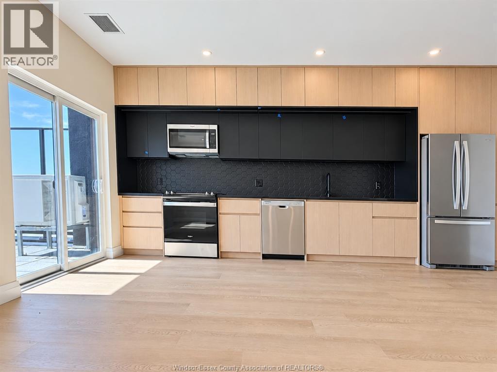 1-bedroom Single Family at 4300 Laurier Parkway #483, LaSalle — photograph 3