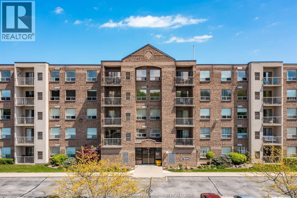 Single Family — 8335 Wyandotte Street, Windsor, Ontario