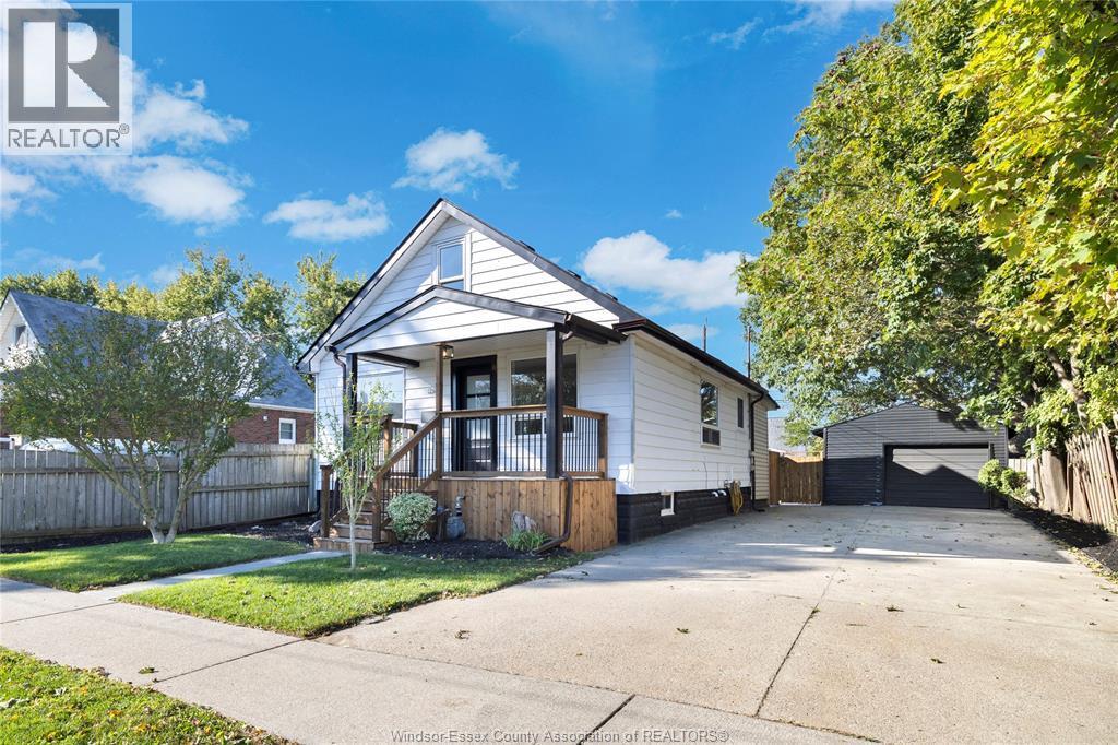 3-bedroom Single Family at 1541 Albert, Windsor — photograph 2