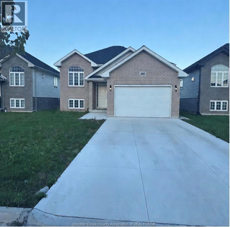 3-bedroom Single Family at 392 Hemlock Lane #UPPER, Lakeshore — primary photograph