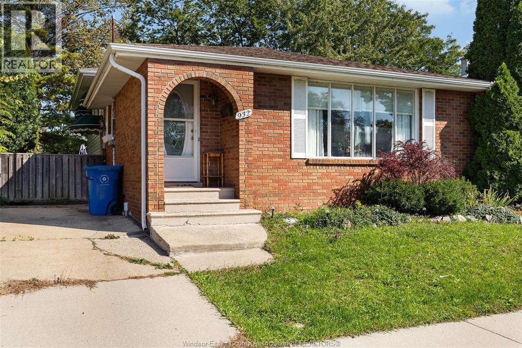4-bedroom Single Family at 932 Reedmere Road, Windsor — primary photograph