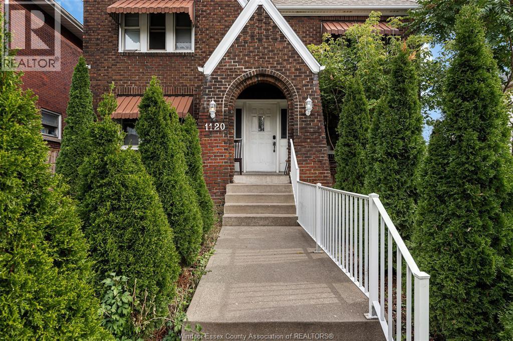 7-bedroom Single Family at 1120 Dougall Avenue, Windsor — primary photograph