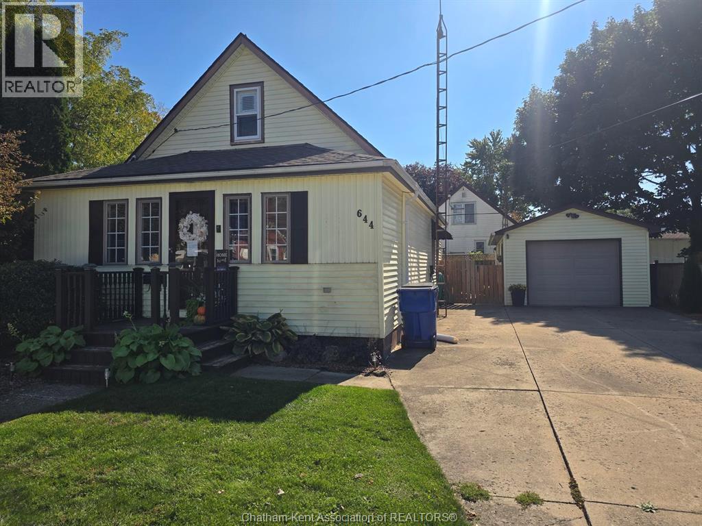2-bedroom Single Family at 644 Wallace Street, Wallaceburg — photograph 2