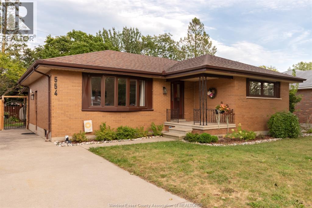 3-bedroom Single Family at 554 Bertha Avenue, Windsor — primary photograph