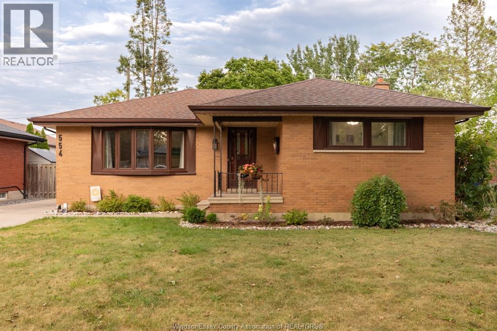 3-bedroom Single Family at 554 Bertha Avenue, Windsor — photograph 3