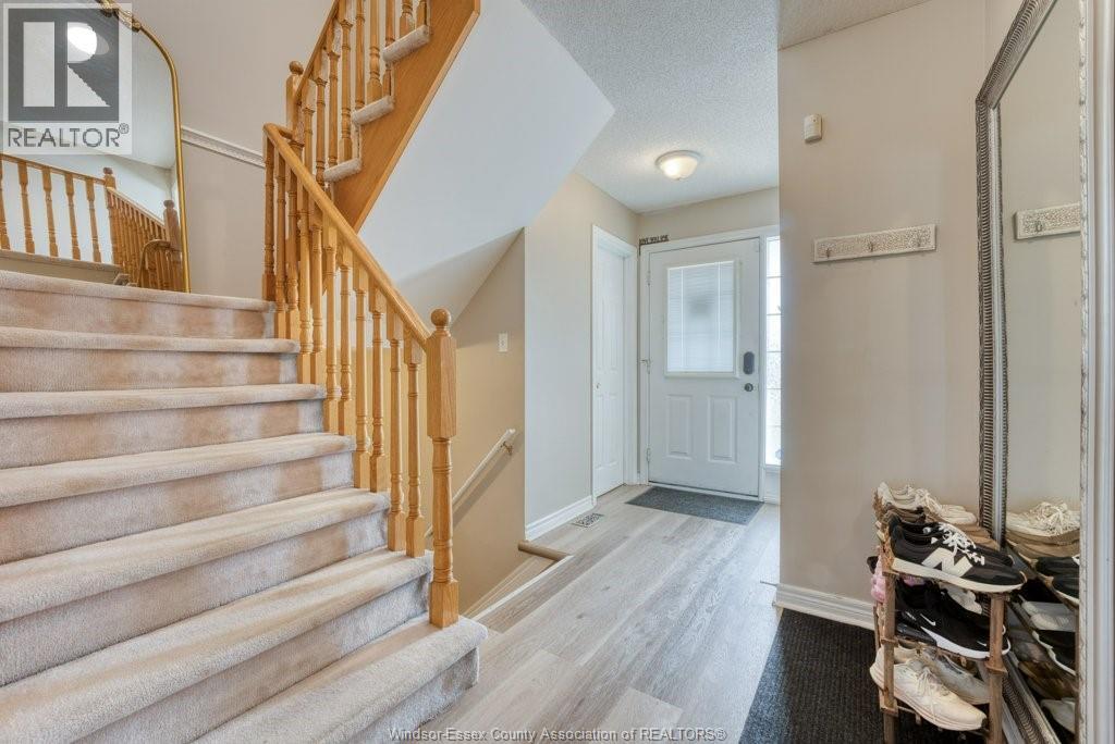 4-bedroom Single Family at 1589 Heatherglen Drive, Tecumseh — photograph 3