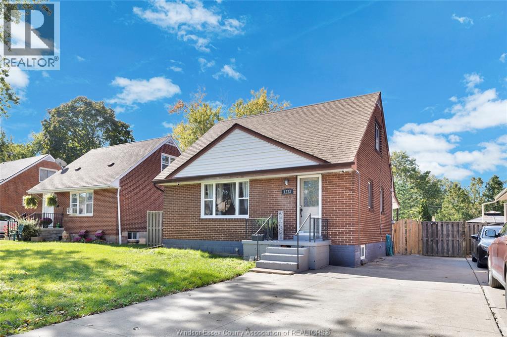 3-bedroom Single Family at 1273 Tilston Drive, Windsor — photograph 3