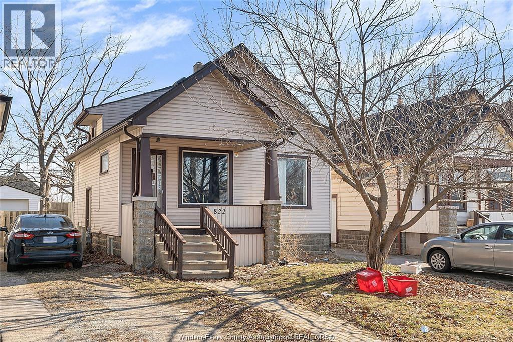 5-bedroom Single Family at 822 Partington Avenue, Windsor — primary photograph
