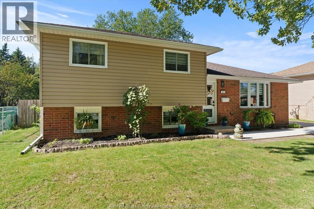4-bedroom Single Family at 127 Boardwalk Avenue, Amherstburg — photograph 2