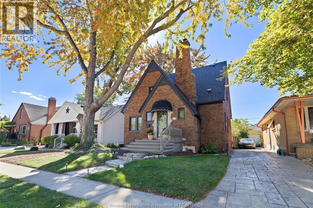 3-bedroom Single Family at 265 Isabelle, Windsor — photograph 2