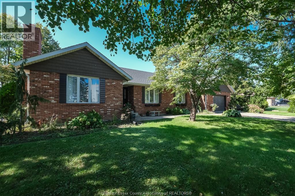 4-bedroom Single Family at 2585 Banwell, Tecumseh — primary photograph